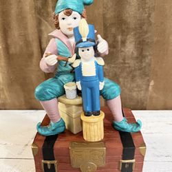 Vintage Enesco Toy Symphony, 1985 Music Box / Elf Painting Drummer Boy (Works) The pen in the hand is broken.