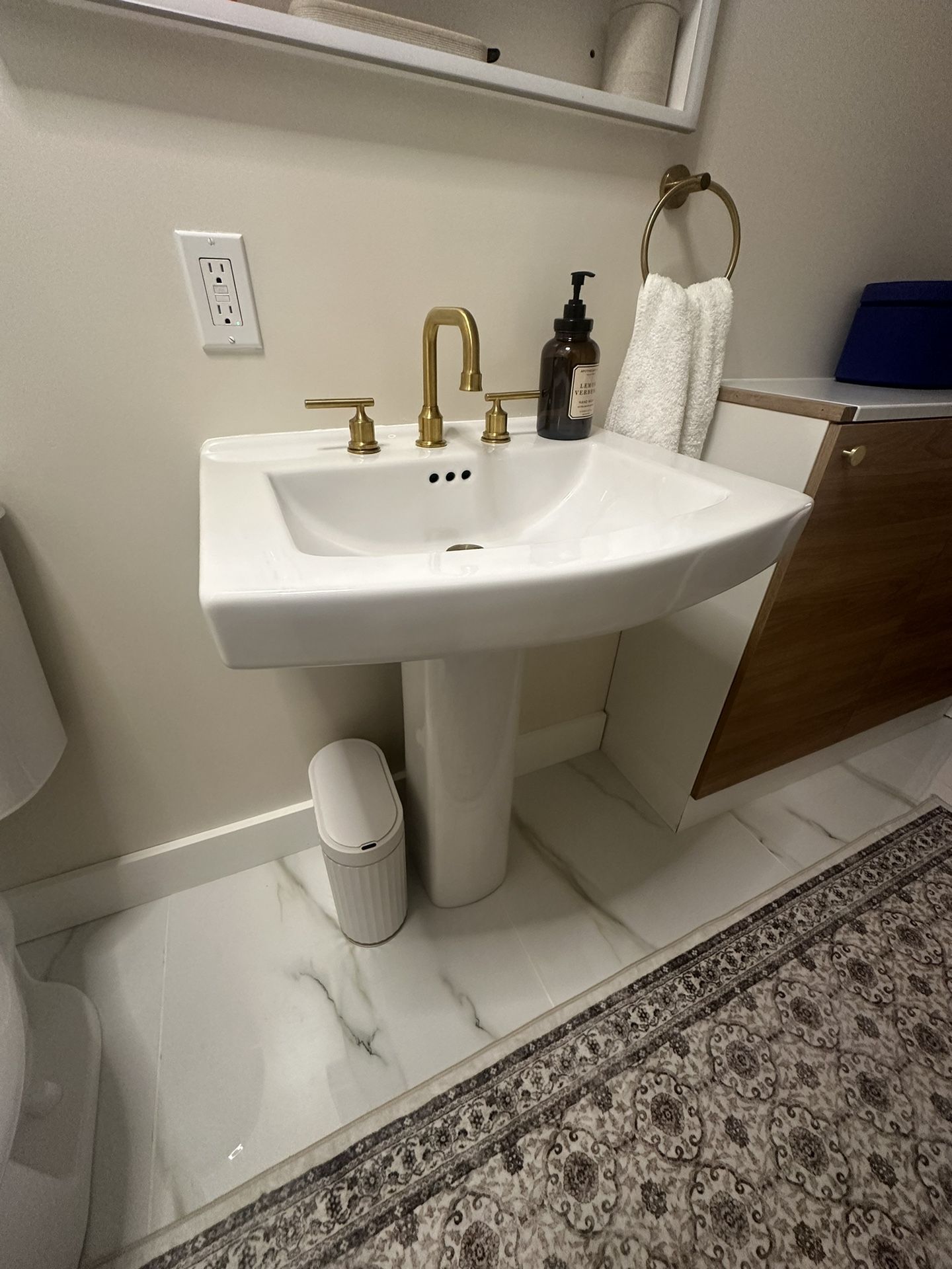 NEW PEDESTAL SINK IN BOX!