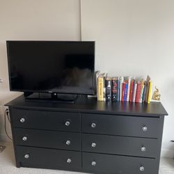 Black Dresser With Crystal Knobs 