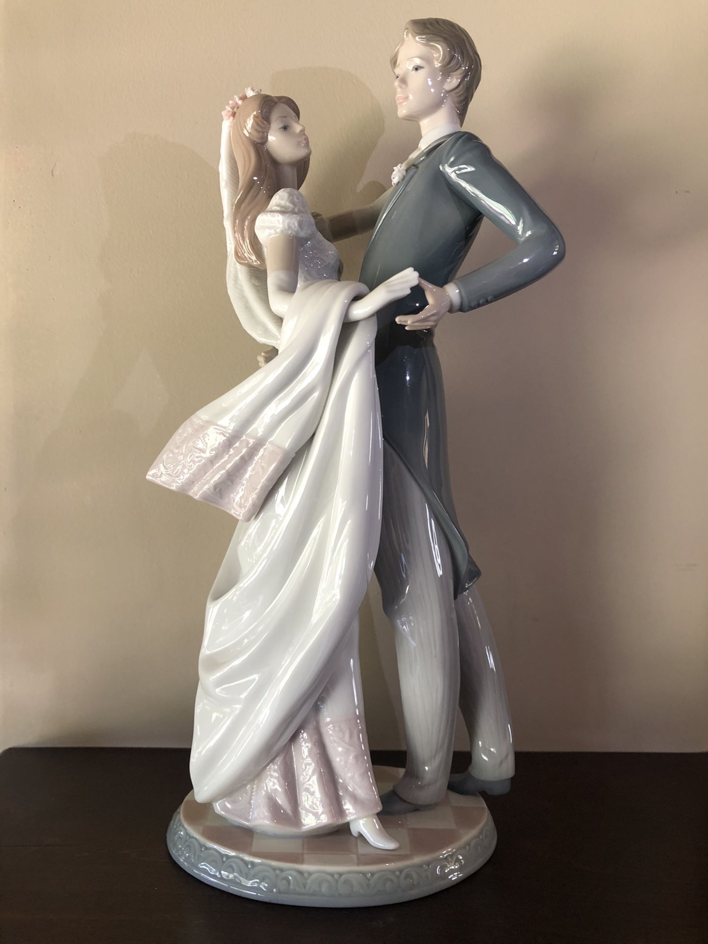 Lladro “I Love You Truly” Figurine 