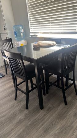 Dining room table 4 chairs