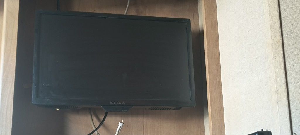 20 Inch Recreational Vehicle TV With Wall Mount