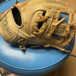 Used In Great Condition Wilson A2000 Prostock DP15 Blonde Color size 11.5