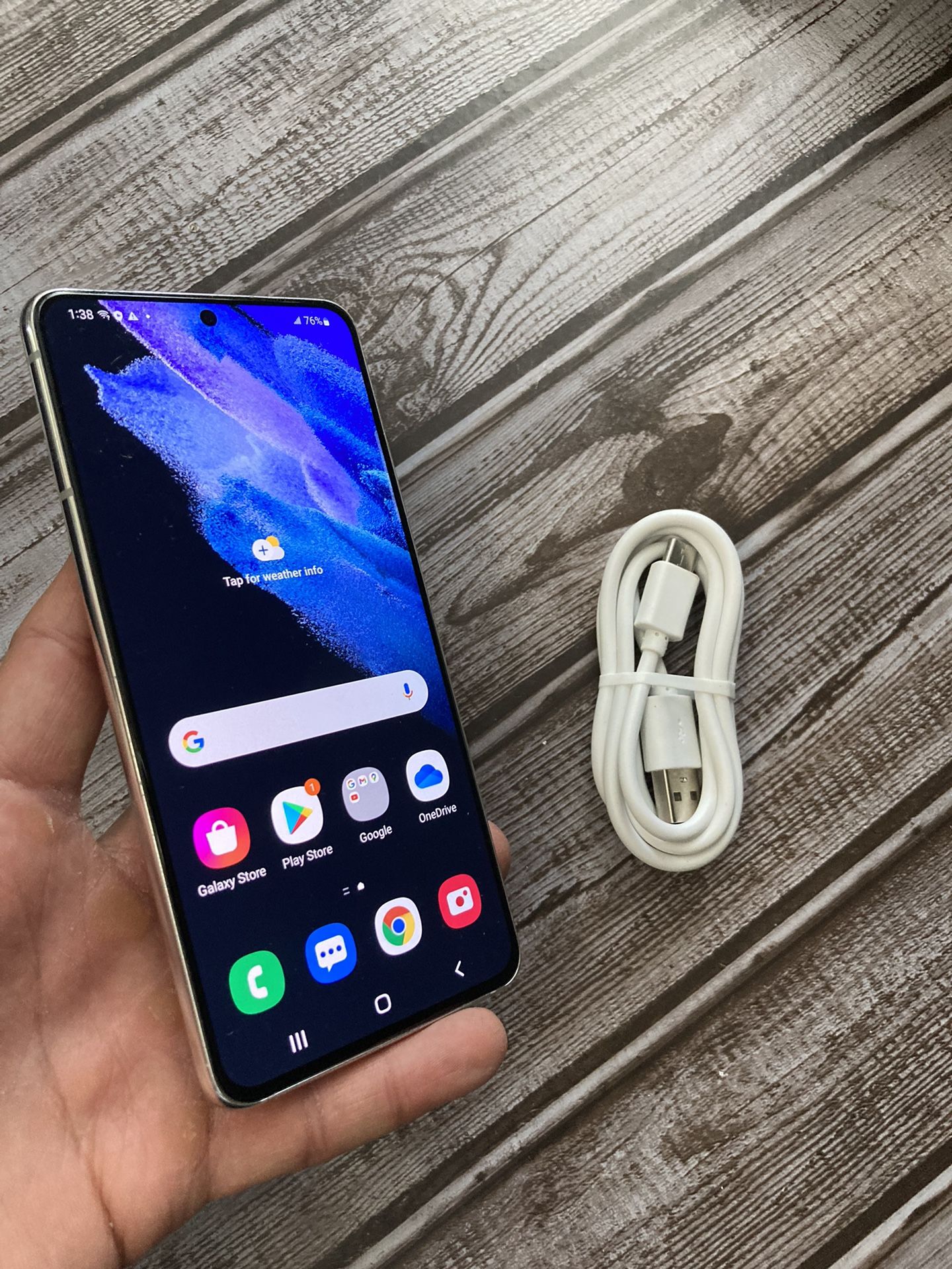 Samsung Galaxy S21 5g. Like New And Unlocked! No tax Free charger