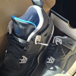 Jordan 4s 
