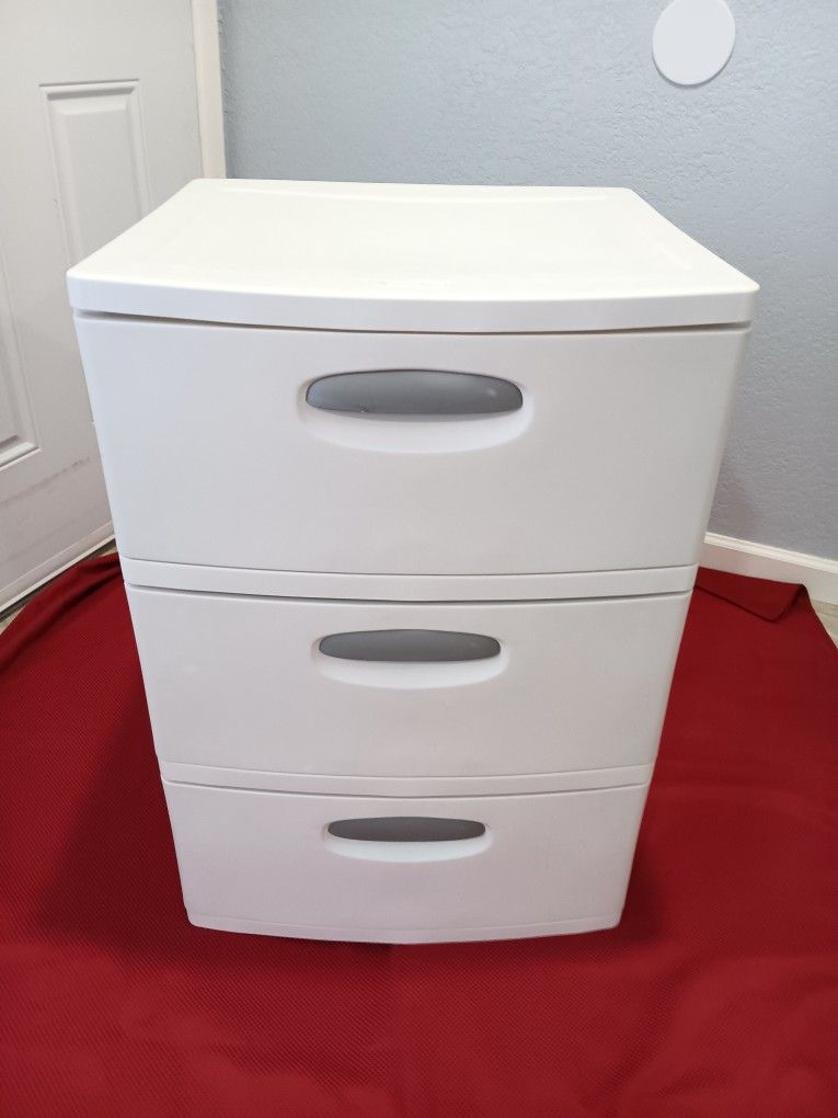 Plastic Drawers In Organizers In Storage Bins In Storage Containers In Dressers In Great Condition Very Clean 
