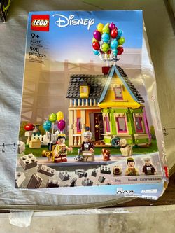 LEGO Disney and Pixar "Up" House (set 43217), a 598-piece building kit featuring characters Carl Fredricksen, Russell, and Dug