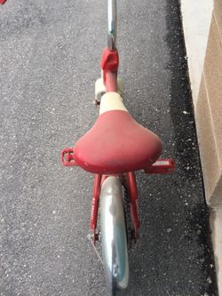 Radio Flyer classic red 12 inch cruiser a stylish little kids bike