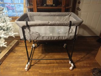 NEW , NICE BABY BASSINET 