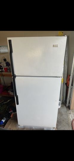 Magic Chef Refrigerator Top Freezer 