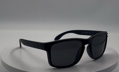 Oakley Holbrook Sunglasses - Matte Black / Dark Grey Lenses