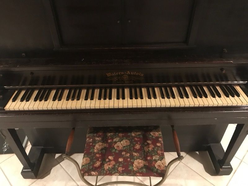 Waters-Autola vintage piano