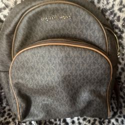 Michael Kors Abbey Medium Backpack Signature 