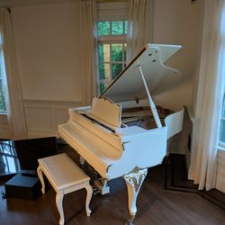 Mint condition- White Baby Grand Piano – Otto Atlenburg