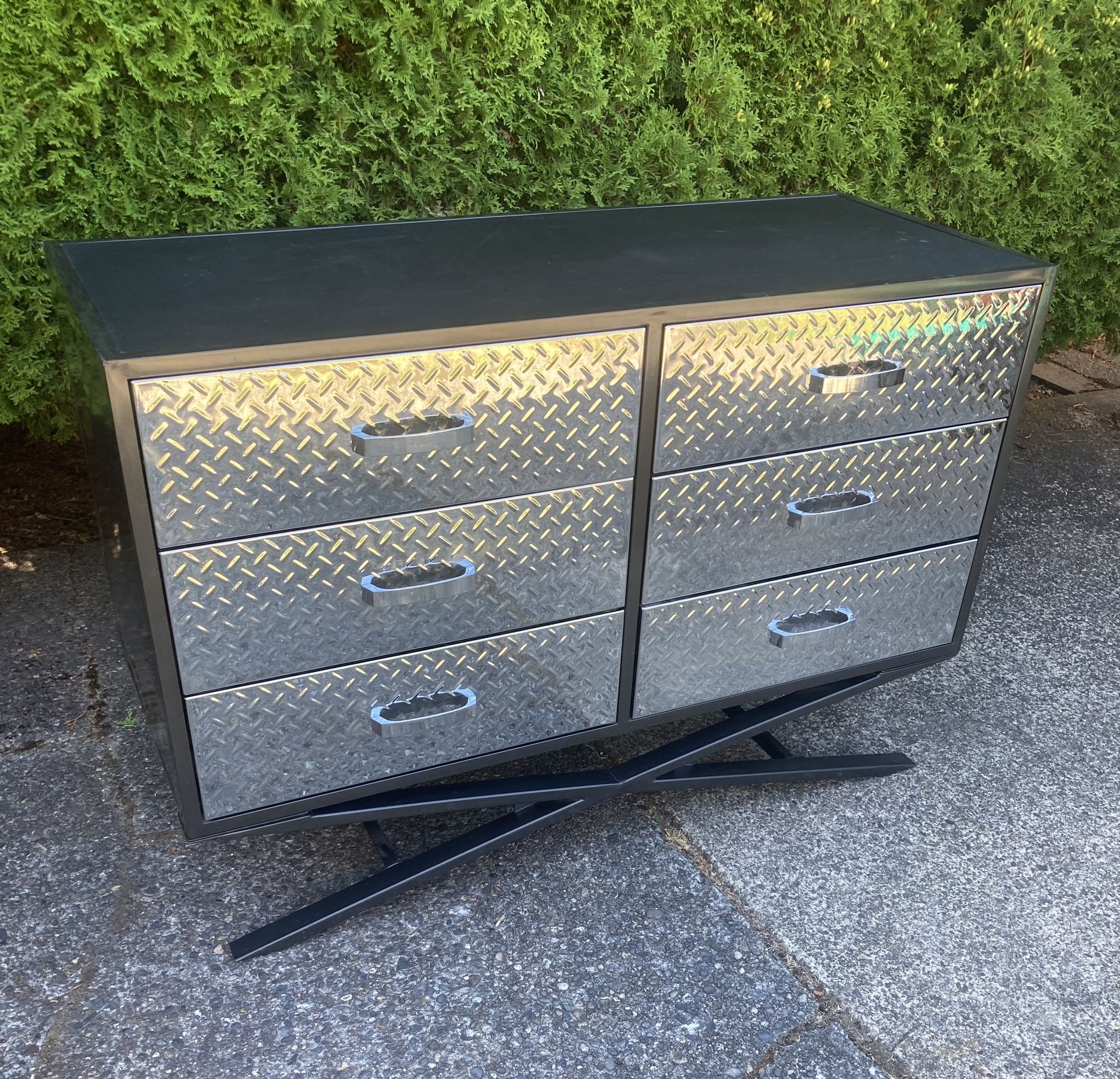 Diamond plate chest of drawer Tool Box Work Bench