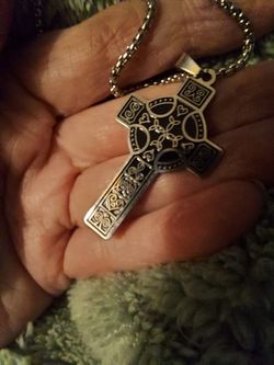New Cross Pendant. Necklace. W/Box Chain