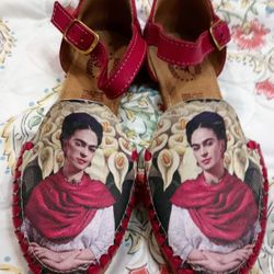 New Frida Khalo Beautiful Sandals Size 8