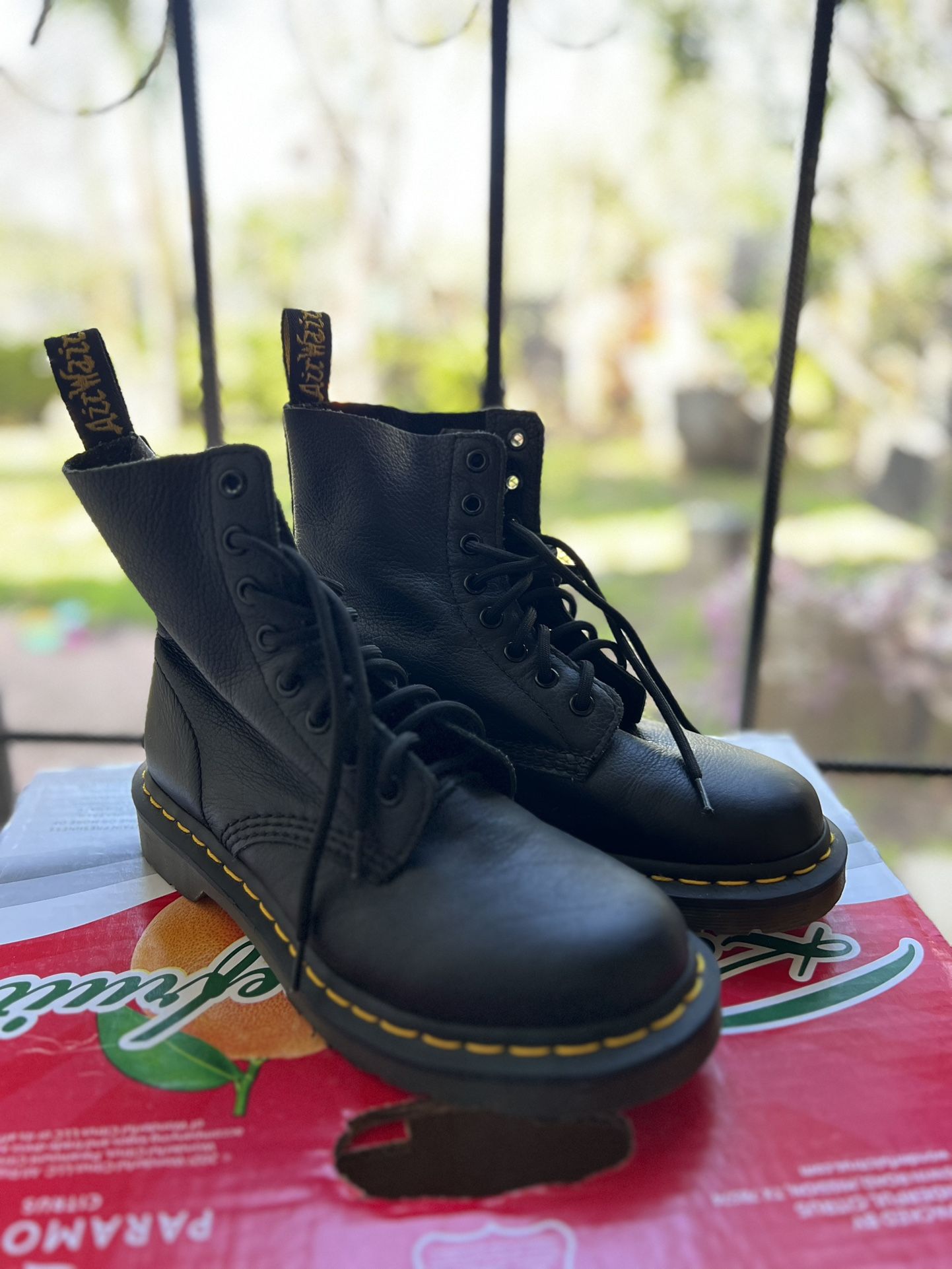 Dr Martens Women's 1460 Pascal Virginia Boots Size