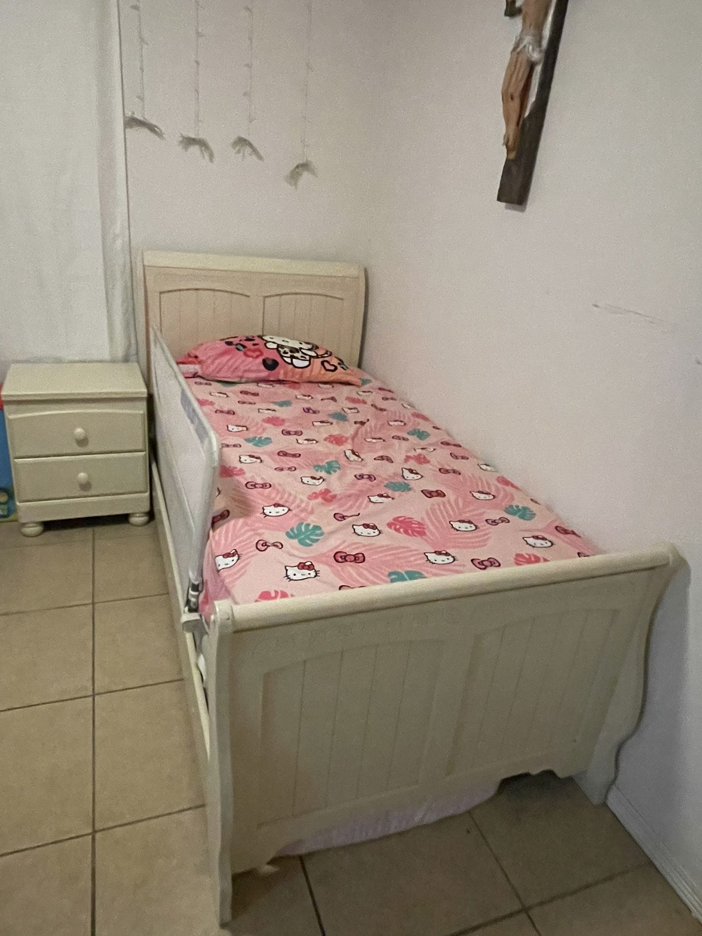 Cama Individual y buro