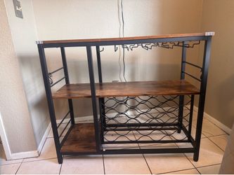 Coffee Bar / Bar table storage