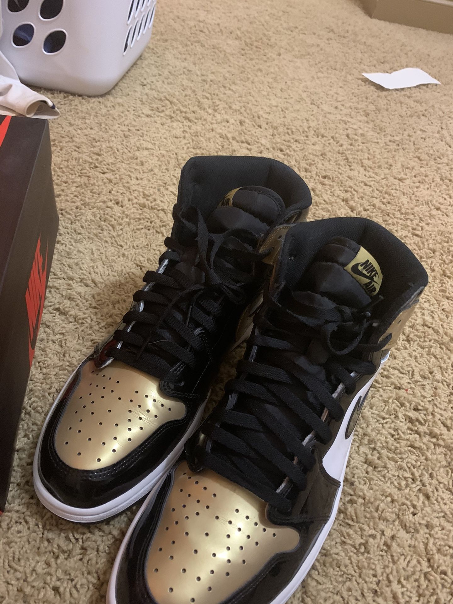 Gold Toe Jordan 1 High DS with box and laces