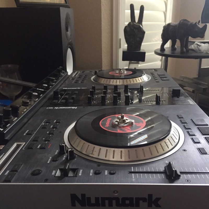 Numark NS7 Dj controller