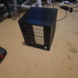 Polywell 6-bay NAS Storage Device 