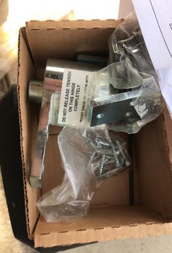 Door or gate closers