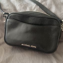 Black Michael Kors Crossbag