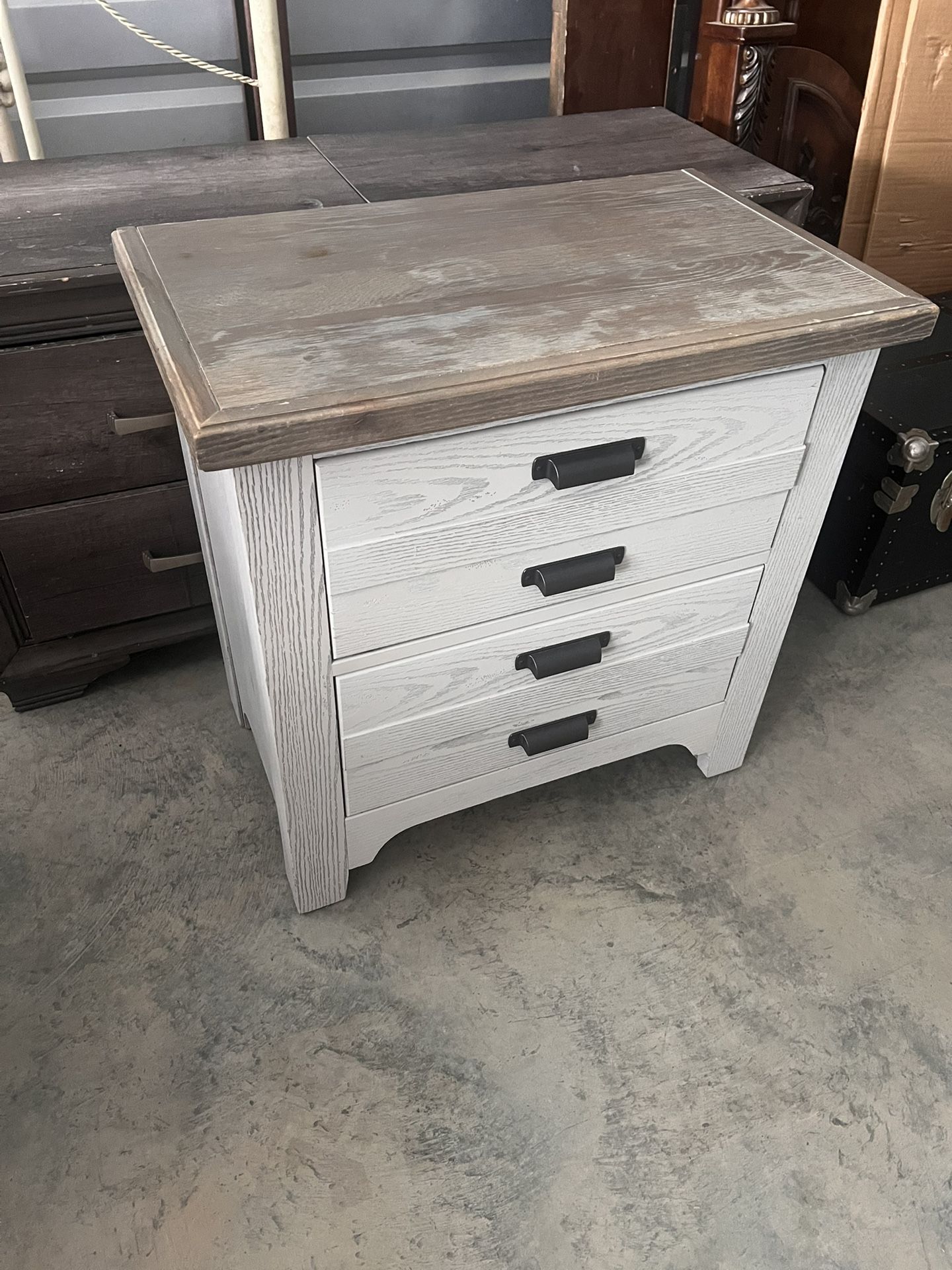 Vaughan-Bassett Bungalow Nightstand – Two‑Tone White + Light Brown