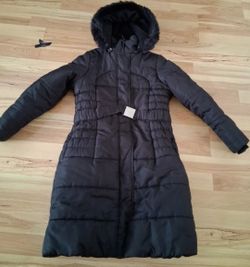 Pre-Owned Beautiful, very warm, long black jacket with a removable hood for girl