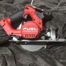 Milwaukee M 18 Fuel Skil Saw