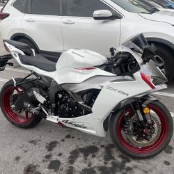 ($1000 Reward) STOLEN MOTORCYCLE: KAWASAKI 2024 ZX6R