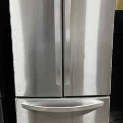 LG 30” French Door Refrigerator w/ICE MAKER