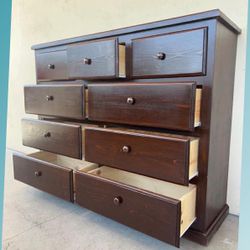 9 drawers dresser/ Nine drawers dresser