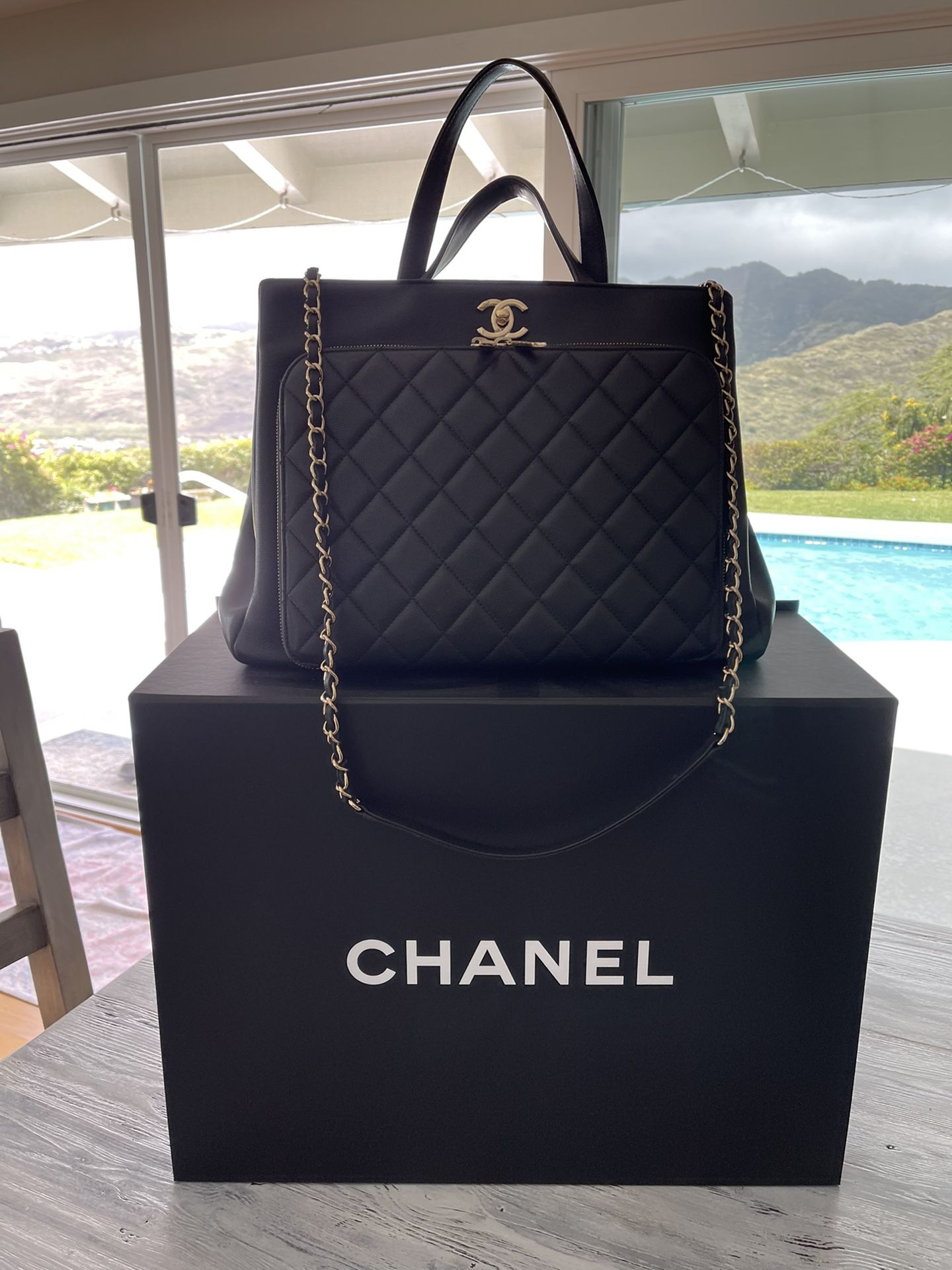 Chanel 2018 Chanel Small Business Affinity Shopping Bag - Neutrals Totes,  Handbags - CHA392724