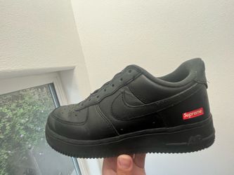 6 1/2 size Black supreme Air Force’s   6 1/2
