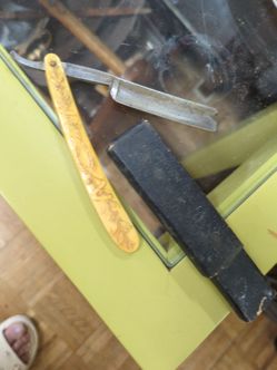 Antique crown art nouveau barber straight razor celluloid handle Germany