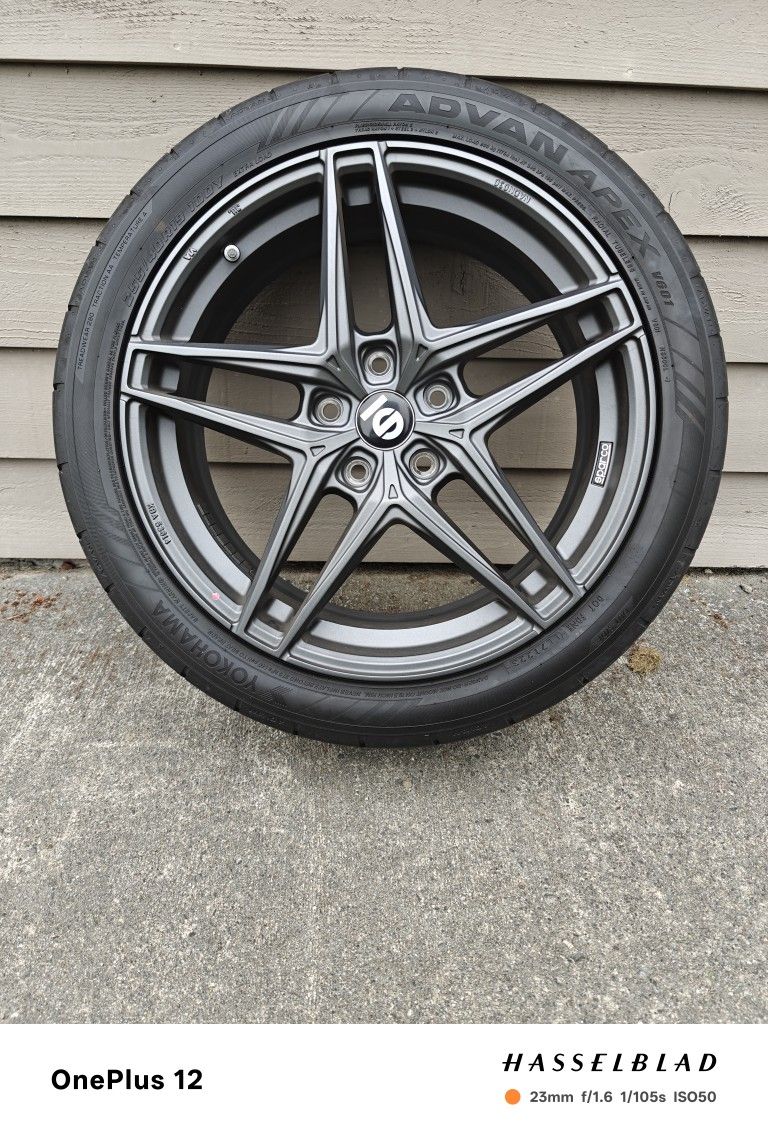 Sparco Record Wheels And Advan Apex Tires