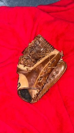 Mizuno Classic baseball glove
