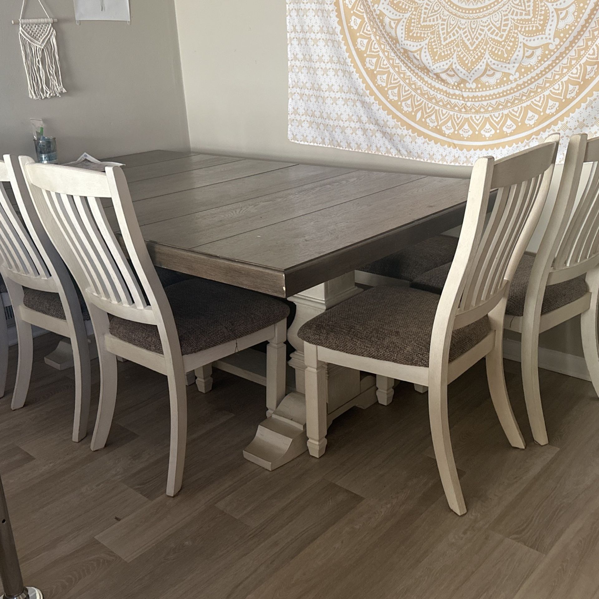 Dinning Table 