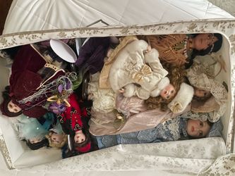 10 beautiful ceramic dolls with stands stored in under the bed  storage case