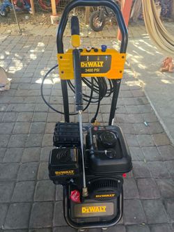 DEWALT 3400 psi 2.5 GPM Gas Cold Water Pressure Washer with OEM Axial Pump