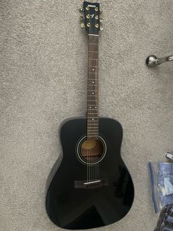Yamaha Acoustic Guitar (black)