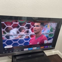 Sony Bravia TV 40’ Perfect Working Condition, Comes With Original Remote 