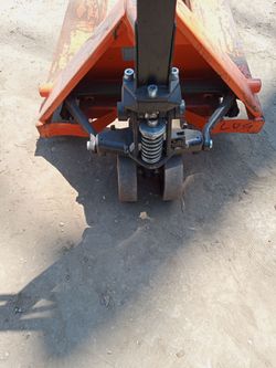 Pallet jack. 5500 lb tow capacity