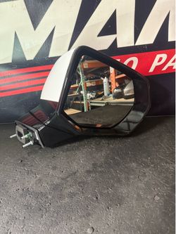 2025-2026 Chevy Tahoe Suburban mirror