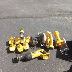 Lot Of DeWalt Skill Saw 5'3/8, 6 1/2" Inch Blade, Sawzall, Drill ,7 Batteries