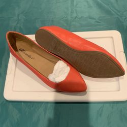 Breckelle’s Orange Flat Shoes Size 7