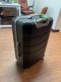 black hardside spinner suitcase with the Renwick